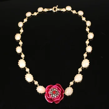 Radošā Rožu Pērļu Sarkans Akrils Zieds, Dārgakmeņu Rotājumu Īsa Kaklarota